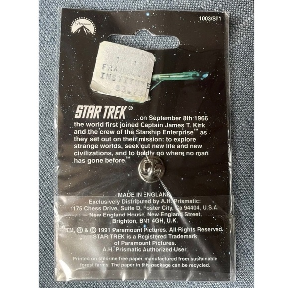 Star Trek Insignia Badge Hologram Pin NWT New Sealed Fandom NEW - Picture 3 of 5